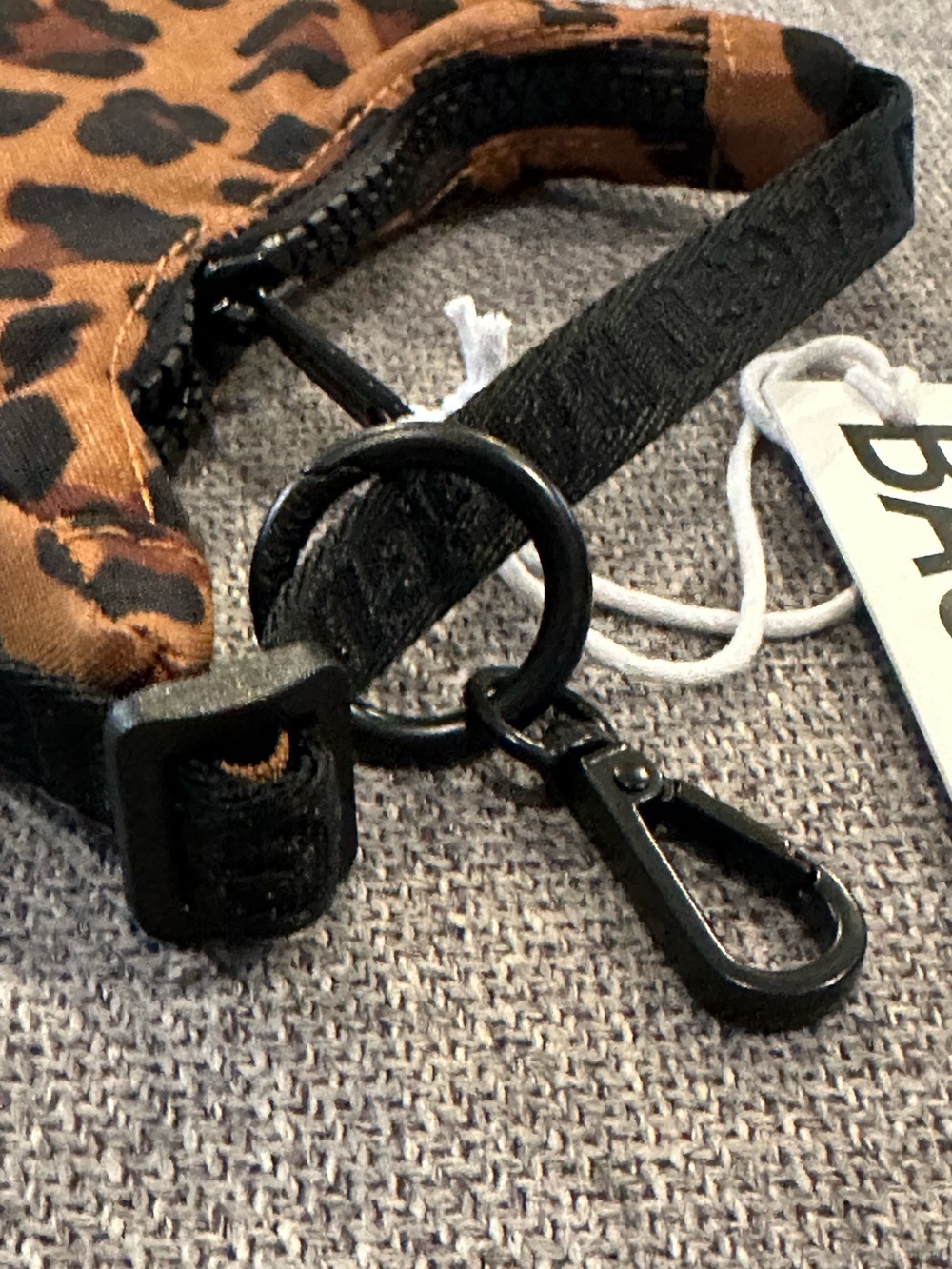New! BAGGU crescent bag charm in leopard NWT - Picture 9 of 16